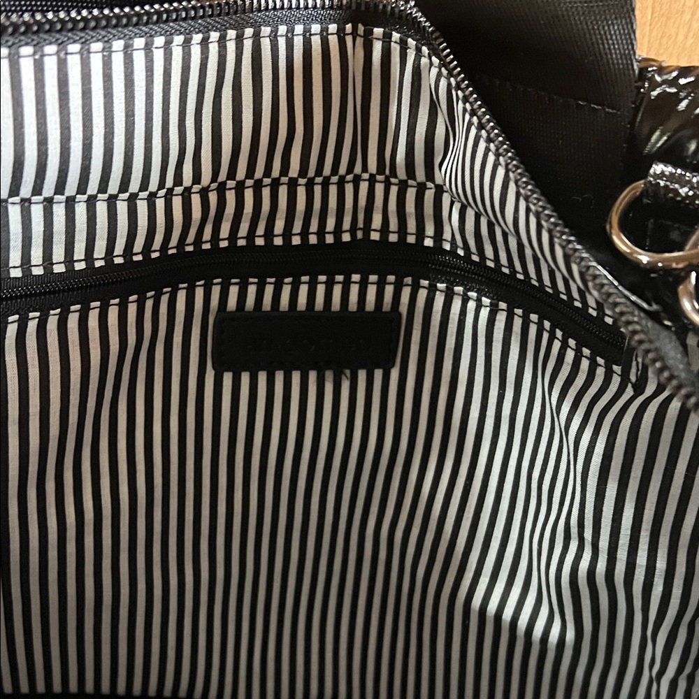 Ah-dorned | Classic Black Metallic Tote Bag w/ Crossbody Strap & Bag Charm Chain - Picture 8 of 17